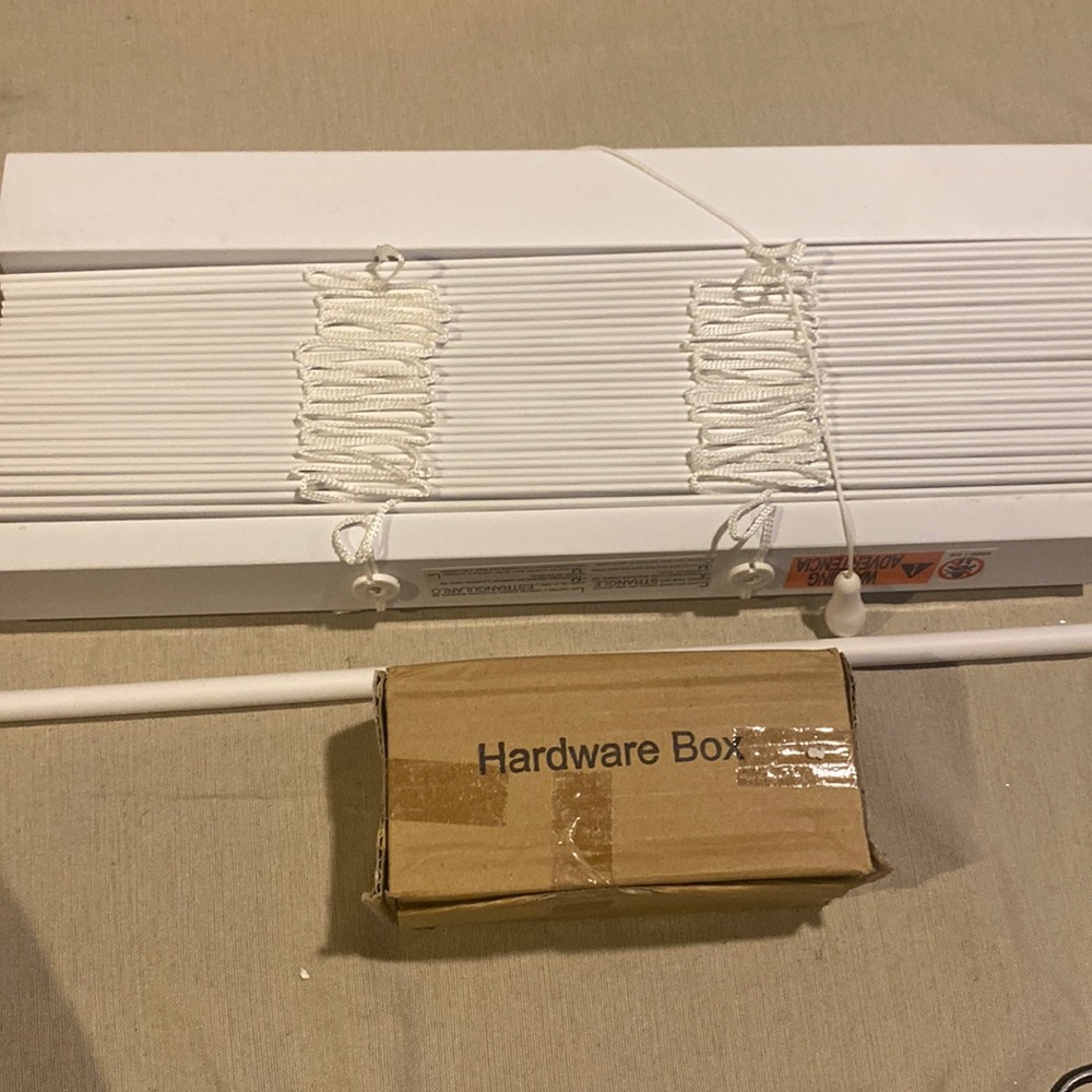 2” white wooden blind size 15 1/2 x54